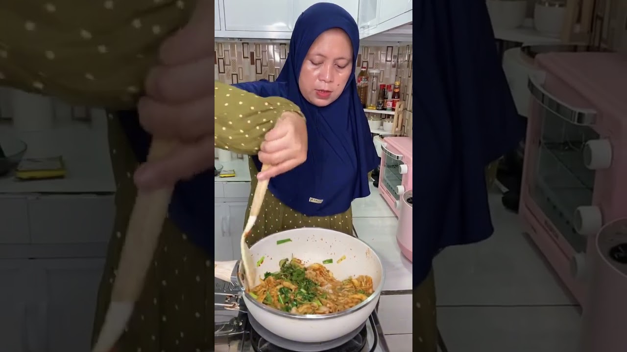 Menu buka puasa kali ini tumis jamur tiram daun kemangi,martabak telor,es cappucino cincau