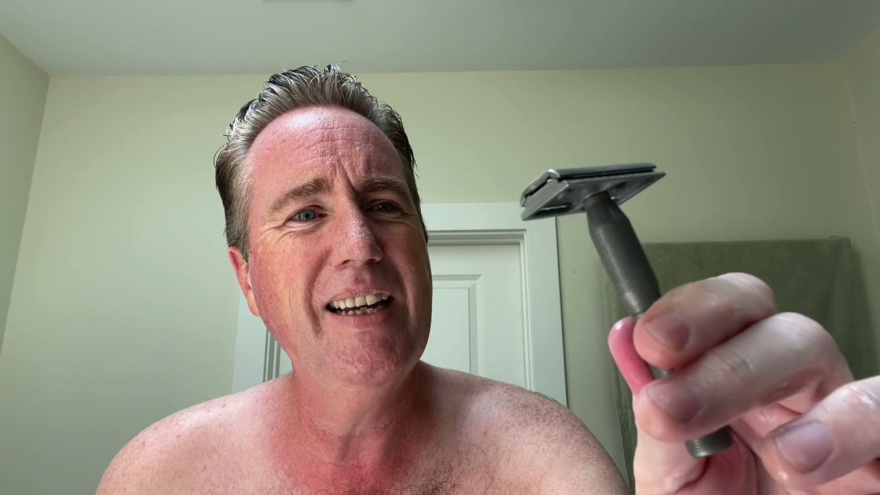 How Fast Can You Shave with a Safety Razor?! - Speed Run