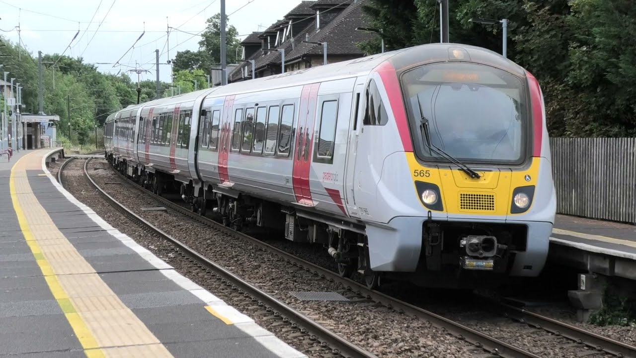 Trains at Shelford 22/07/22