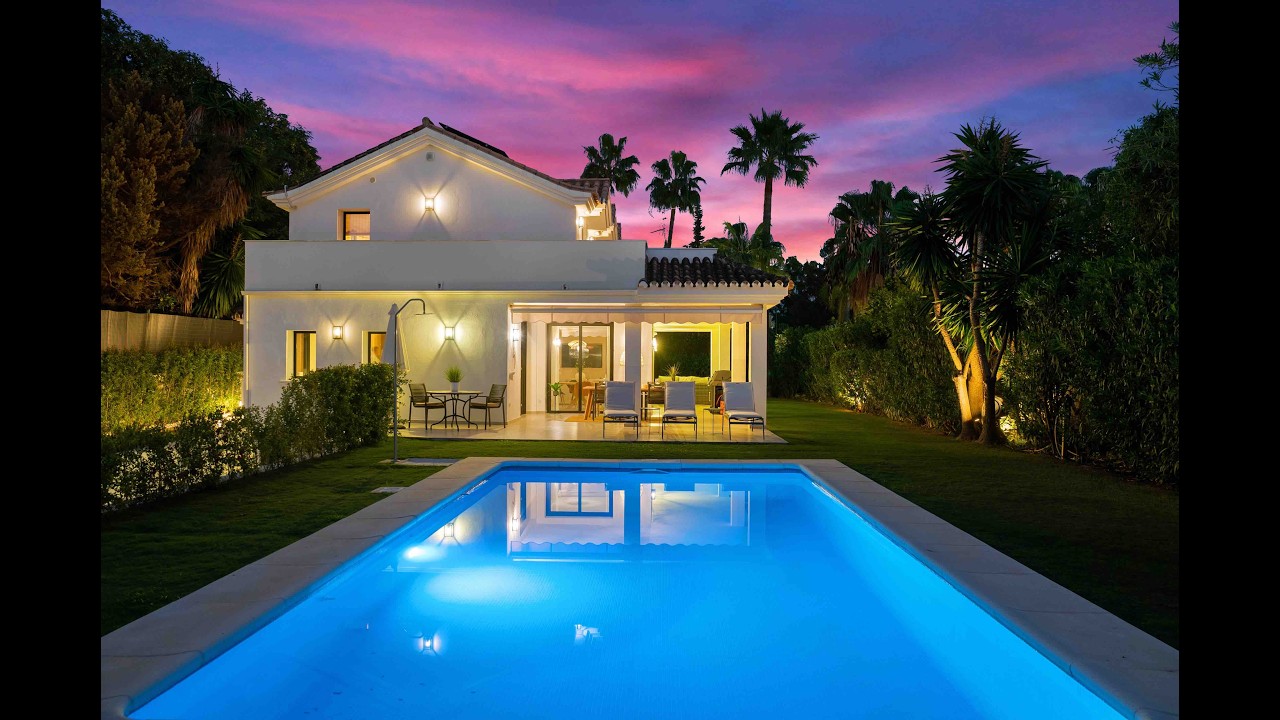 Villa reformada con jardín y piscina. 4 dormitorios, 4 baños. Nueva Andalucía, Marbella Ref. 4085