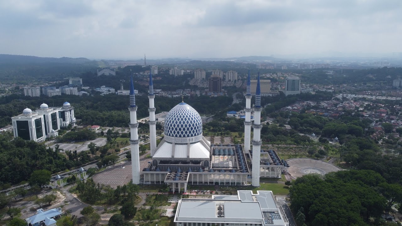 Sultan Salahuddin Abdul Aziz Shah Mosque, Shah Alam | Drone view (4K)