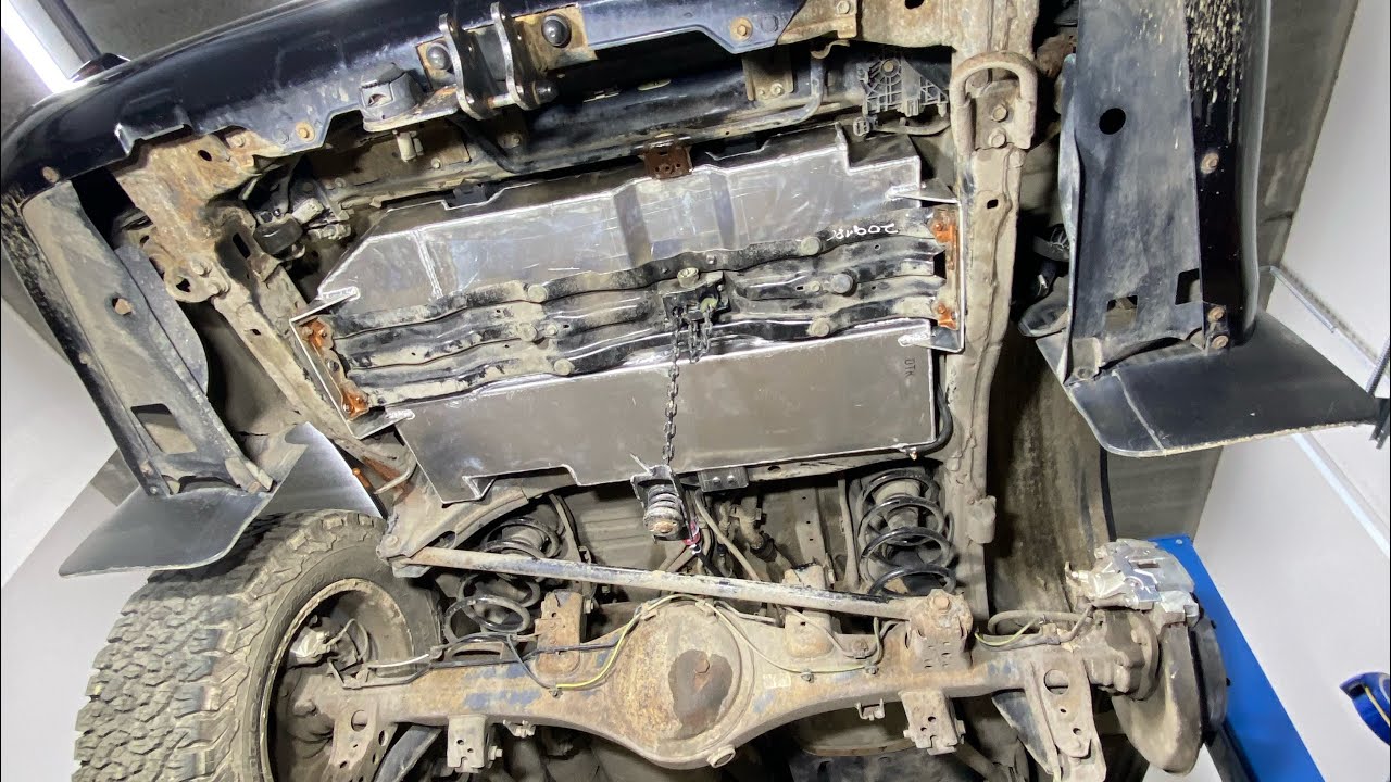 Дополнительный бак 70л в Land Cruiser 200 в штатное место с сохранением запаски