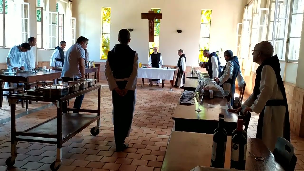 Primeira Refeição dos Monges com o seu V Abade, Dom Bento G. Oliveira - 7 de  março de 2022