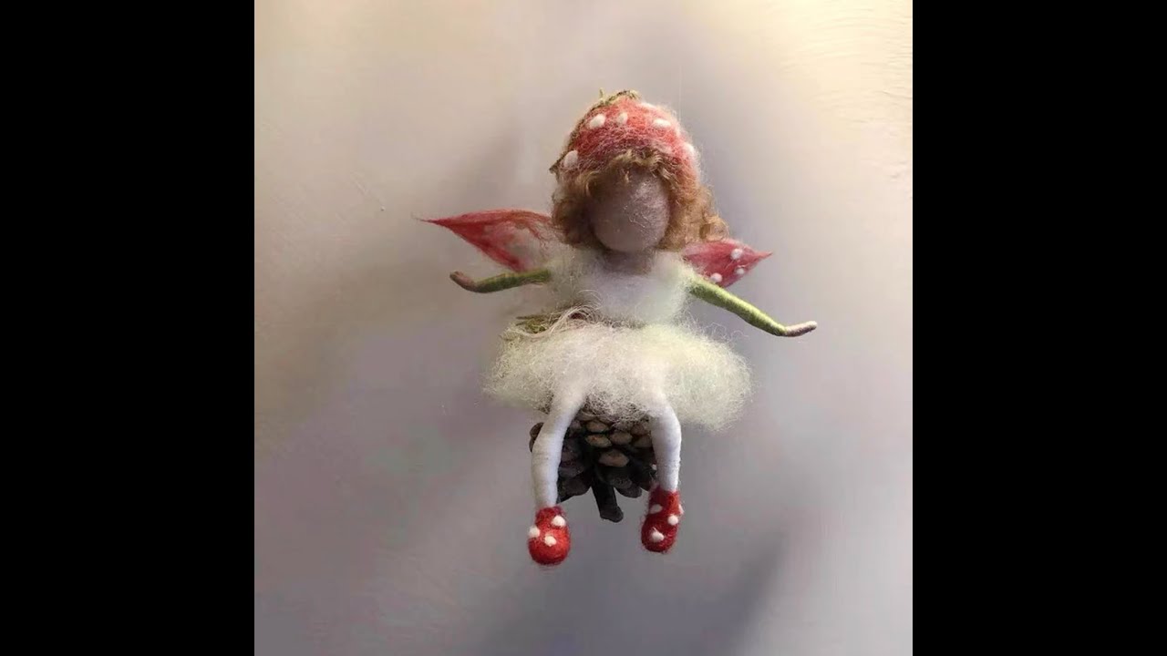 A fairy on the pinecones（Needle Felting）