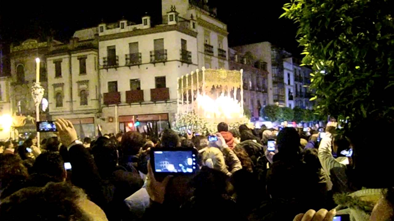 Esperanza de Triana 2013 en el Altozano