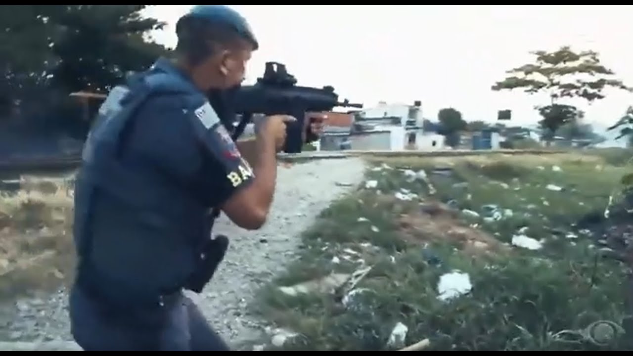 PERSEGUIÇÃO, BOMBA E OBSTÁCULOS DENTRO DE COMUNIDADE EM SANTOS