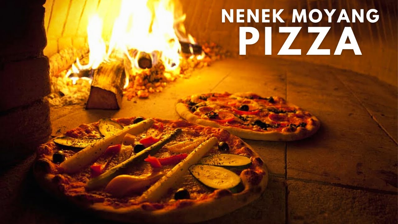Pizza Tradisional Dibuat di Tungku Kayu Bakar