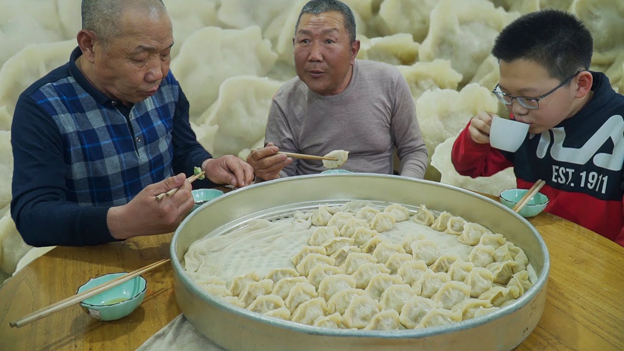 【食味阿远】老妈今天做驴肉蒸饺，驴腿肉剁馅儿，剩下全卤，阿远大伯吃美了 | Shi Wei A Yuan