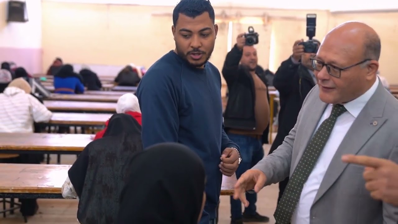 رئيس جامعة سوهاج يتفقد أعمال امتحانات الفصل الدراسي الأول بكلية التكنولوجيا والتعليم
