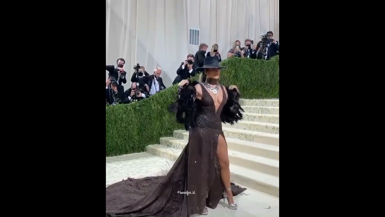 Jennifer Lopez Brings Ben Affleck at Met Gala 2021