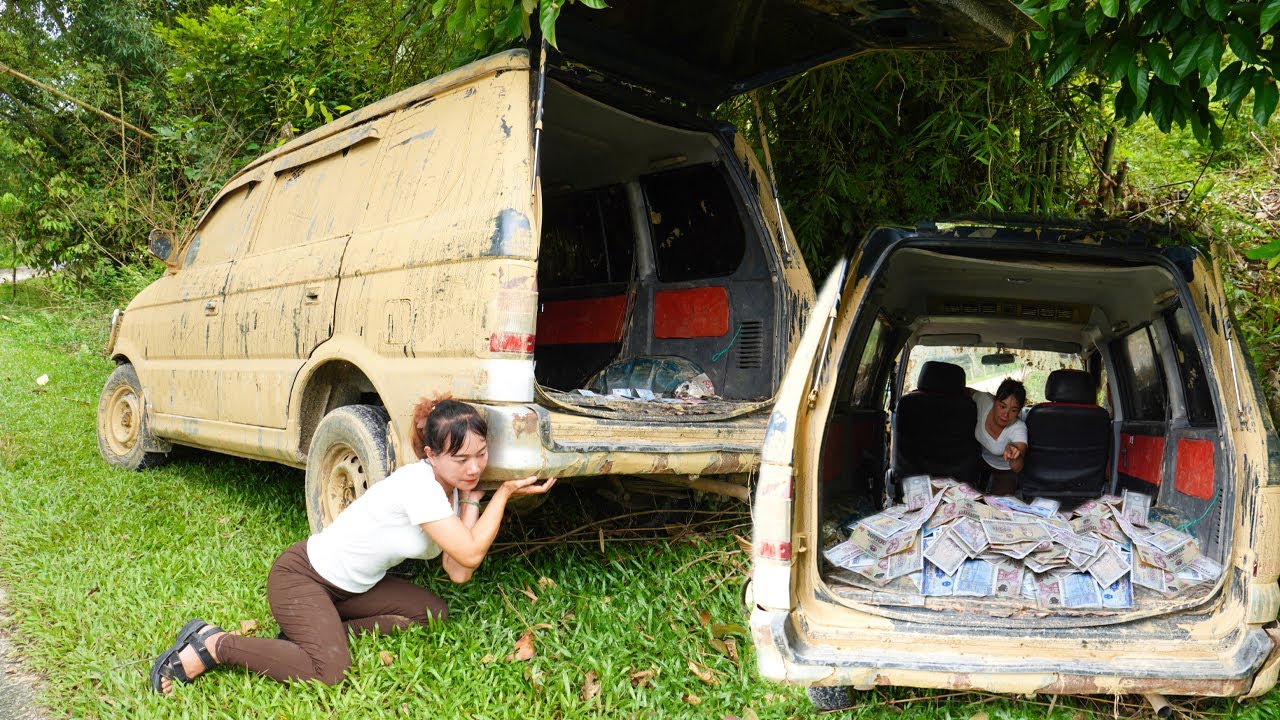 Poor Girl Picks Up Scrap | Girl Finds Large Sum Of Money in Abandoned Vintage Car