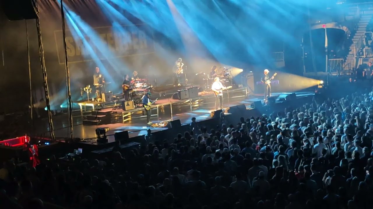 Sam Fender - Crumbling Empire (live) - Toronto 10/3)25