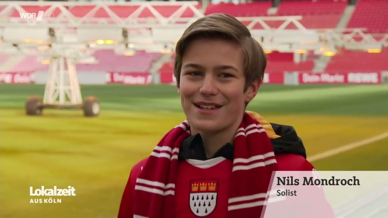 „Mer stonn zo dir FC Kölle“: Kinder singen im RheinEnergie-Stadion