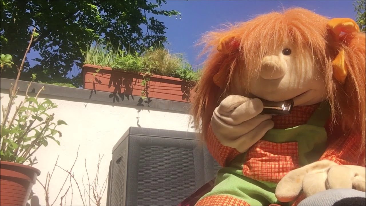 Lucy spielt Mundharmonika - Handpuppenspiel