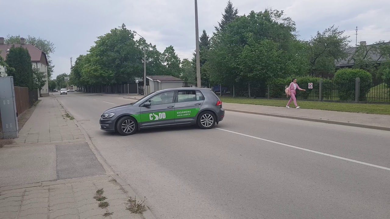 Apgrie&scaron;anās brauk&scaron;anai pretējā virzienā
