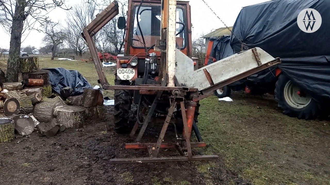 Homemade Tractor Powered Log Splitter In Action / Hydraulic Log Splitter To Tractor