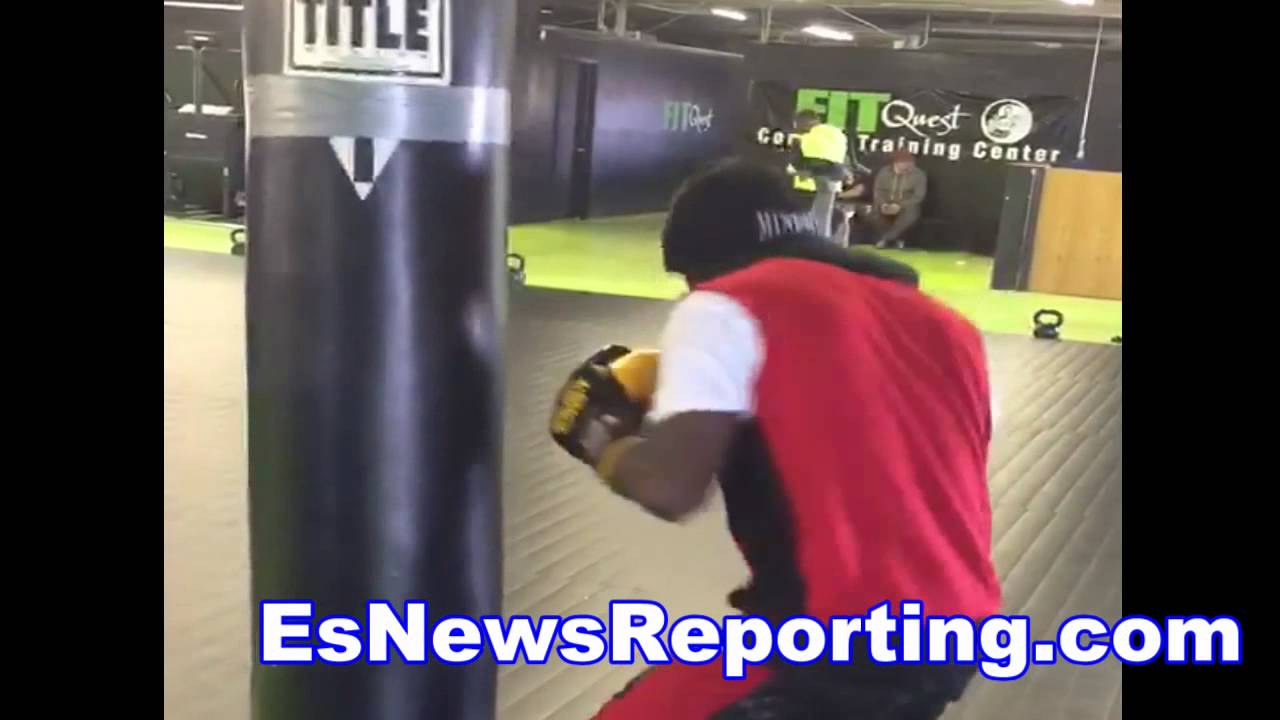 boxing champ terence crawford killing the heavybag - EsNews