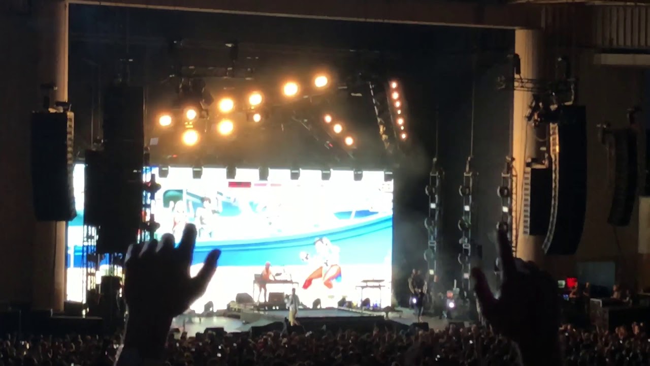 Logic Plays Street-fighter on stage. EVERYBODY VS BOBBY TARANTINO Tour Indianapolis 2018