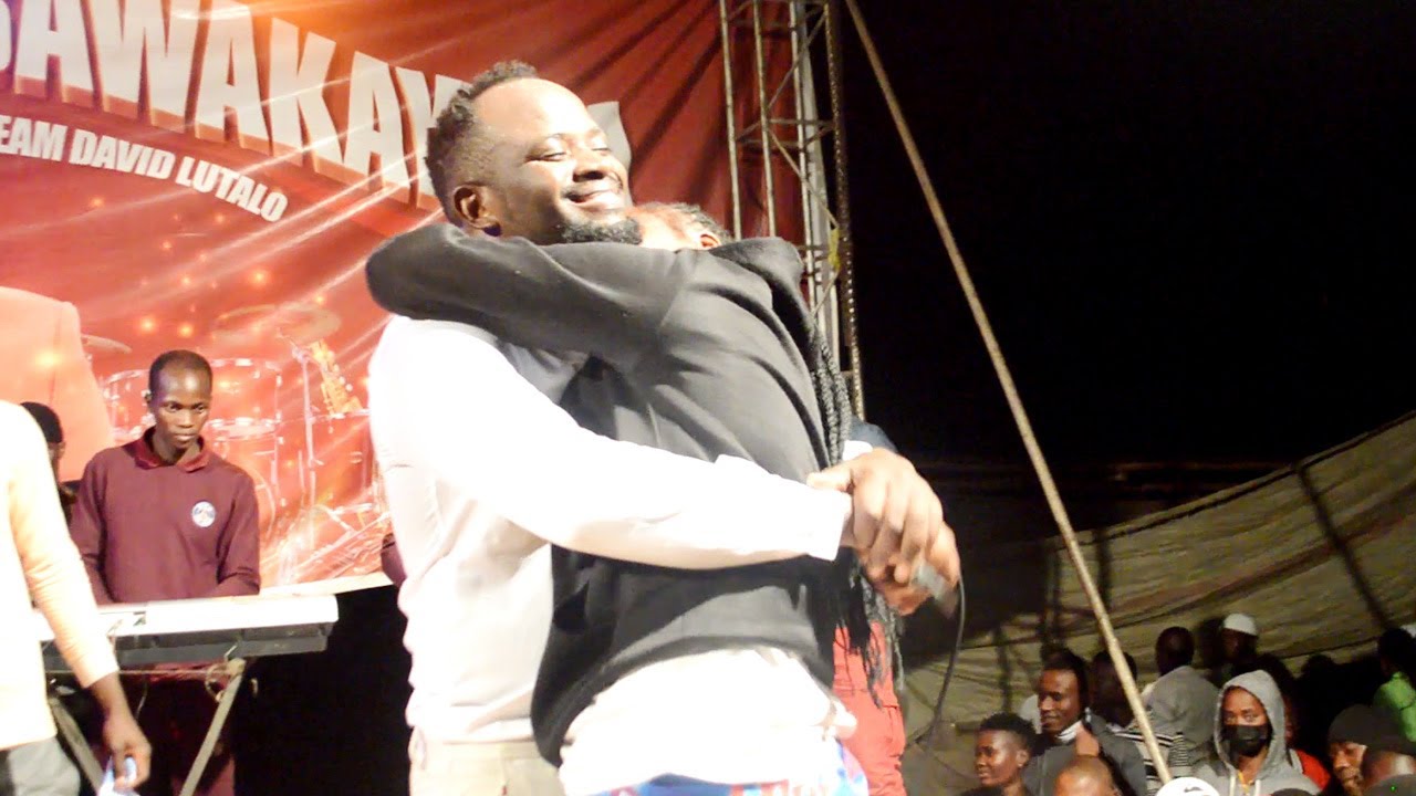 Laba Mwana Muwala Kyakoze David Lutalo Ku Stage - Omwana Alina Love !!