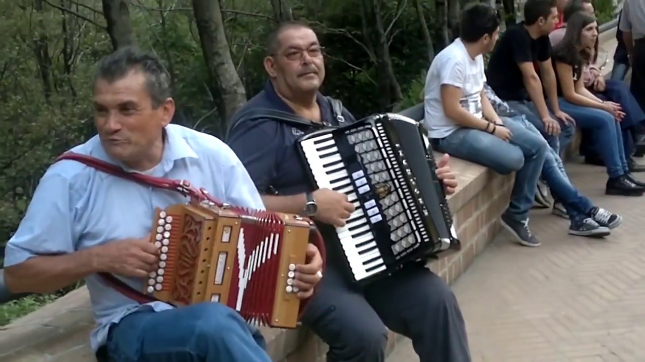 I VERSI DI ANTONIO SERRA IN UNA TARANTELLA CANTATA