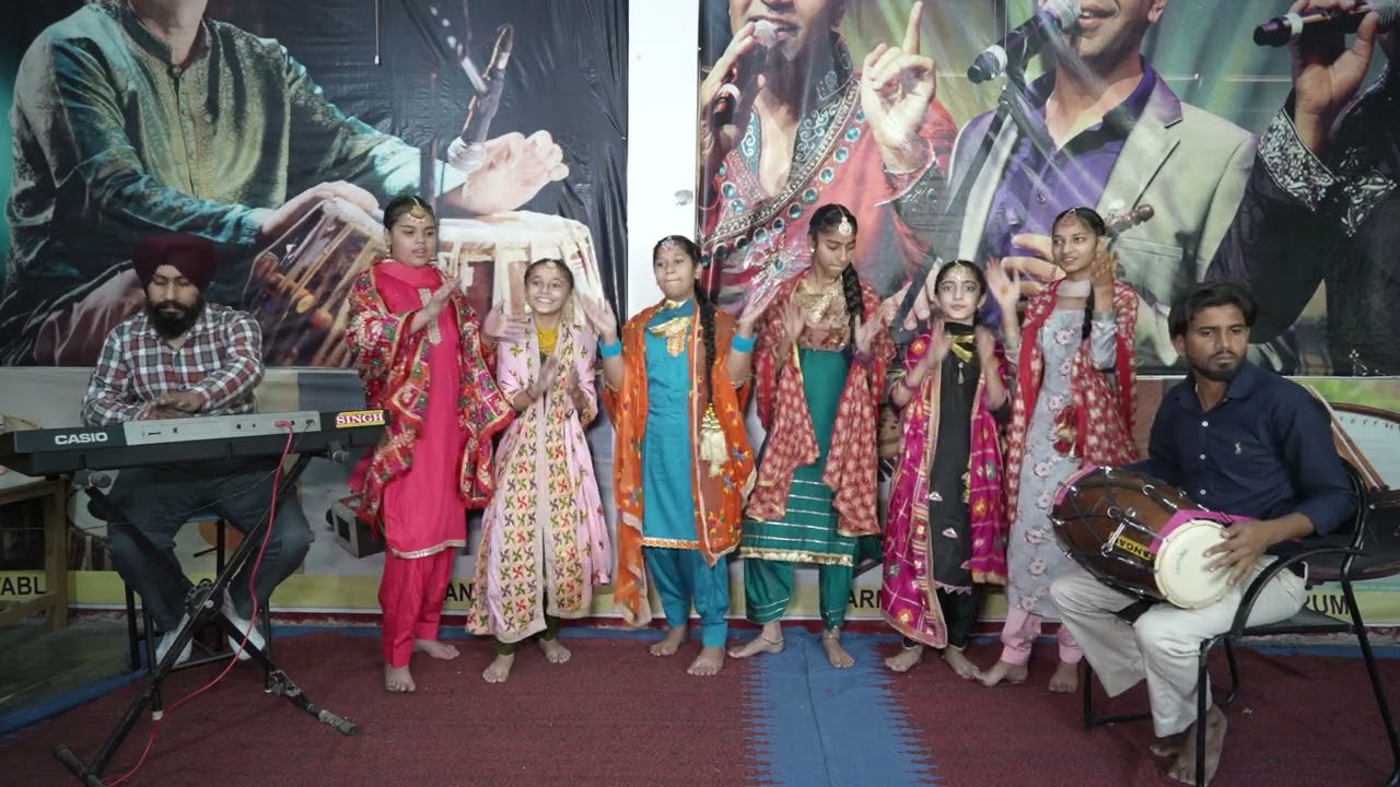MATA GUJRI SEN. SEC. SCHOOL:  GROUP SONG: RATTI TERI VE DHOL MEREYA LOONGI