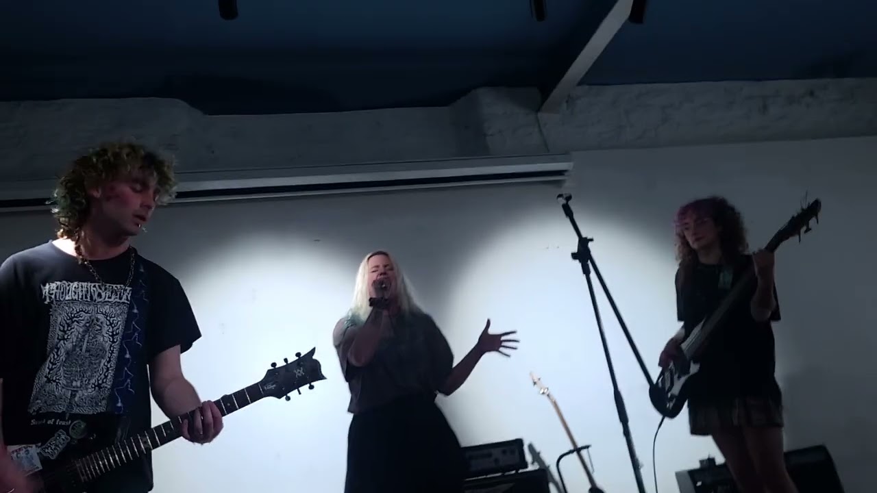 Slimy Girls - Hysterical (Live at Cafe Momus Gallery Plymouth 20/02/26
