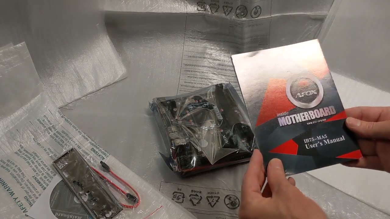 Распаковка Afox B75 motherboard