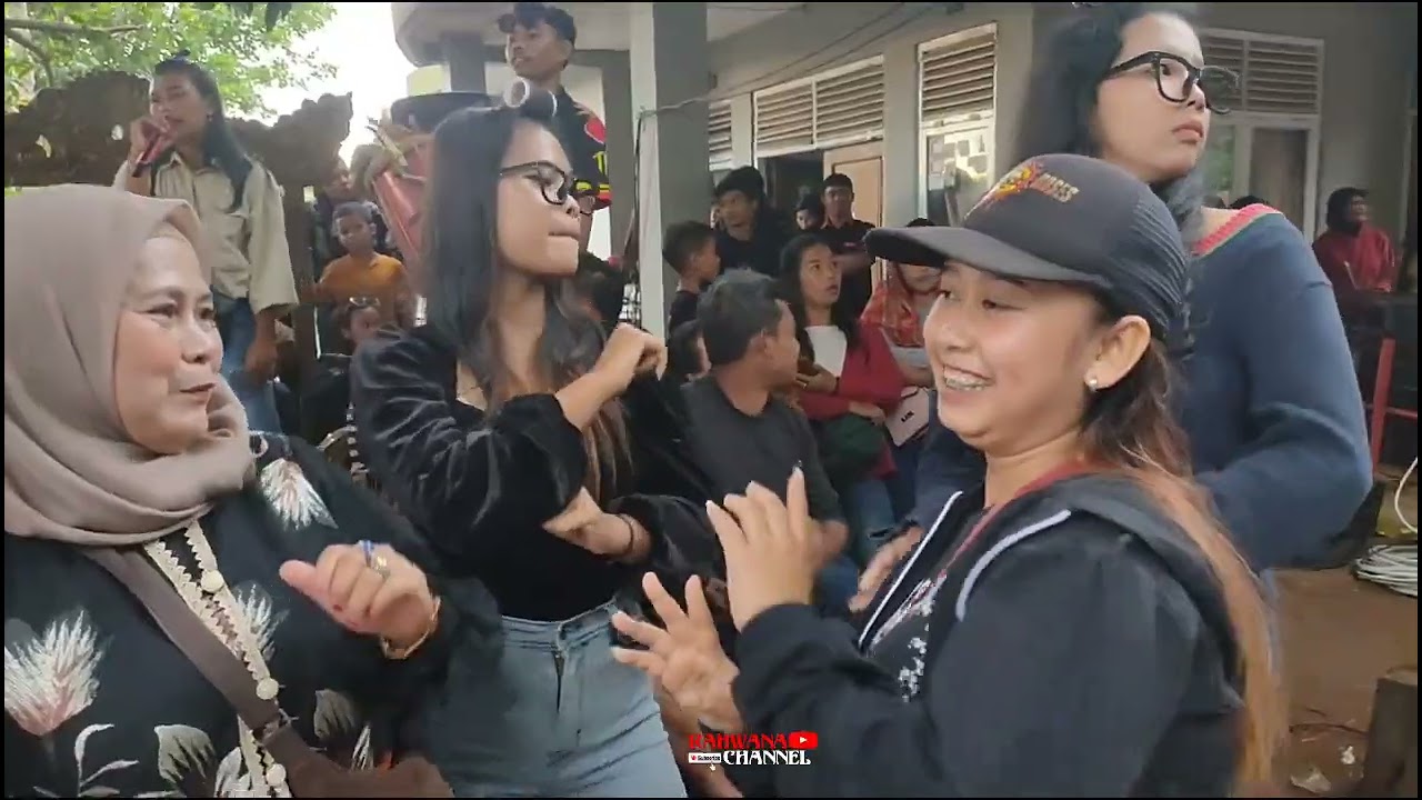 ATRAKSI LULUMPINGAN PENONTON BANYAK YG KENA PADA LARI KOCAR KACIR!!!!