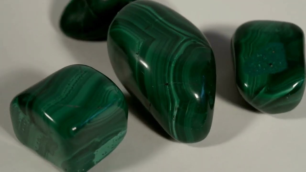 THE HIDDEN TRUTH ABOUT MALACHITE: SECRETS TO ATTRACT ABUNDANCE, PROTECTION & HEALING FAST!