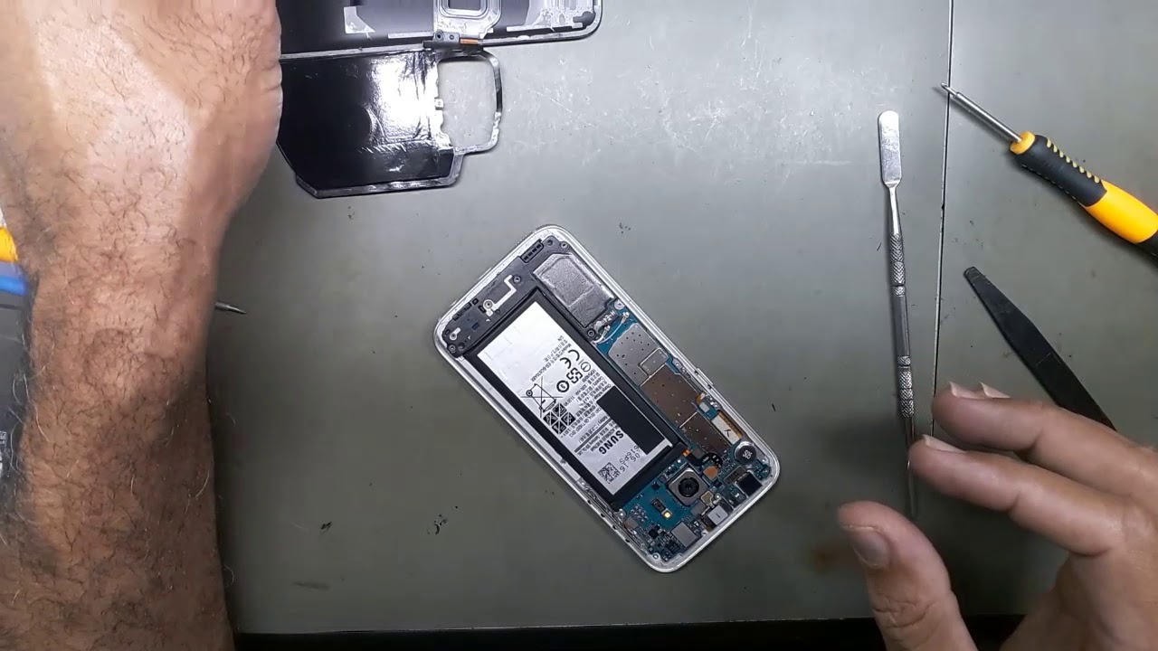 Troca da tela do Samsung S7. Se for fazer em casa faça por sua conta e risco!