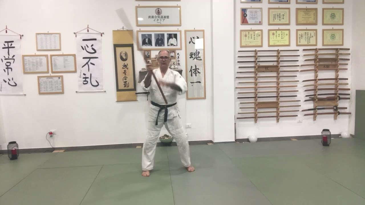 T102 Takemusu Aikido  Aikijo  Jo suburi 01 Choku tsuki