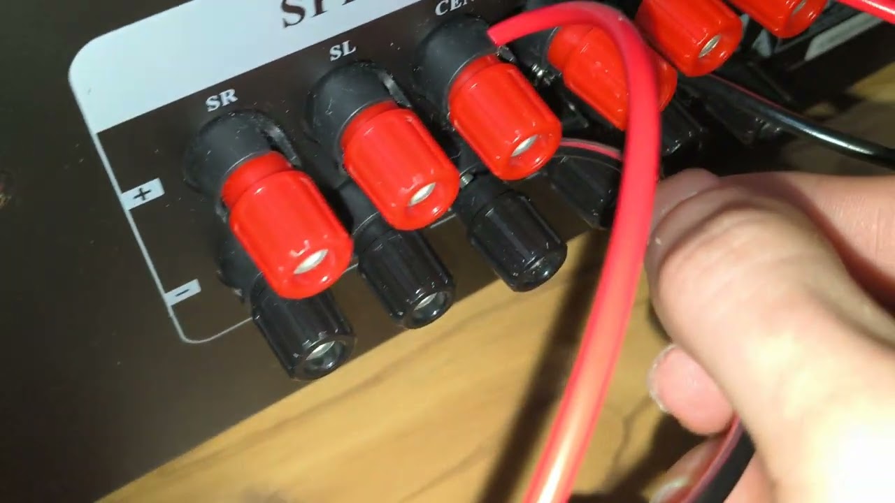 Vând acest amplificator uitați vă până la sfârșit ca să aflați prețul...Akai AS030RA-780B. 