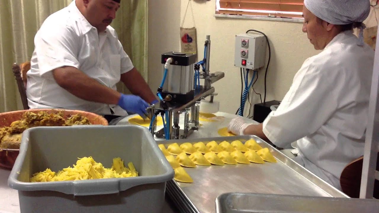 EMPANADAS AL ESTILO CALEÑO BY PAPAREPA GOURMET AT MIAMI USA.