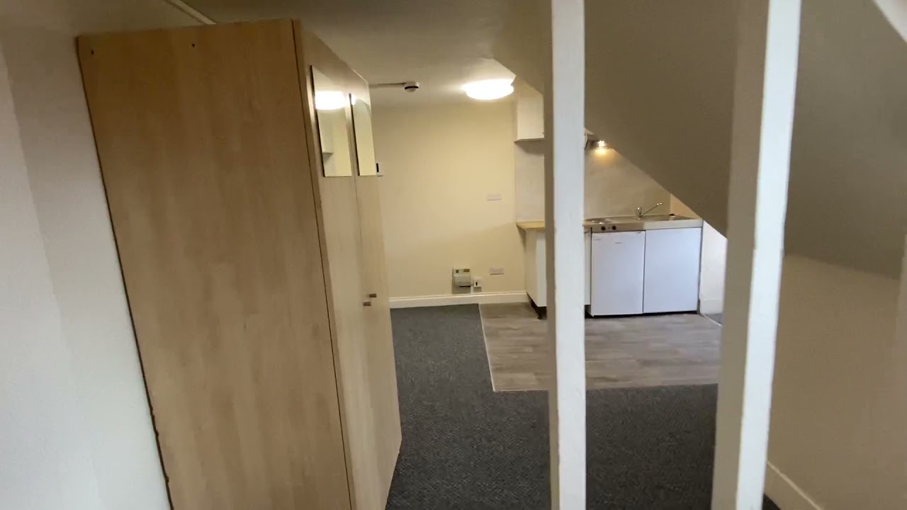 BEDSIT - Craven Park, NW10 - Top floor bright and spacious! available NOW