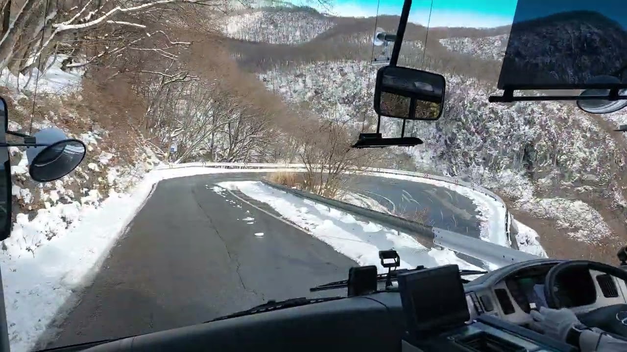 【いろは坂を走る路線バス】プロの技！雪道でもスムーズなハンドル裁きでスイスイ下山！　東武バス日光 中禅寺温泉→馬返