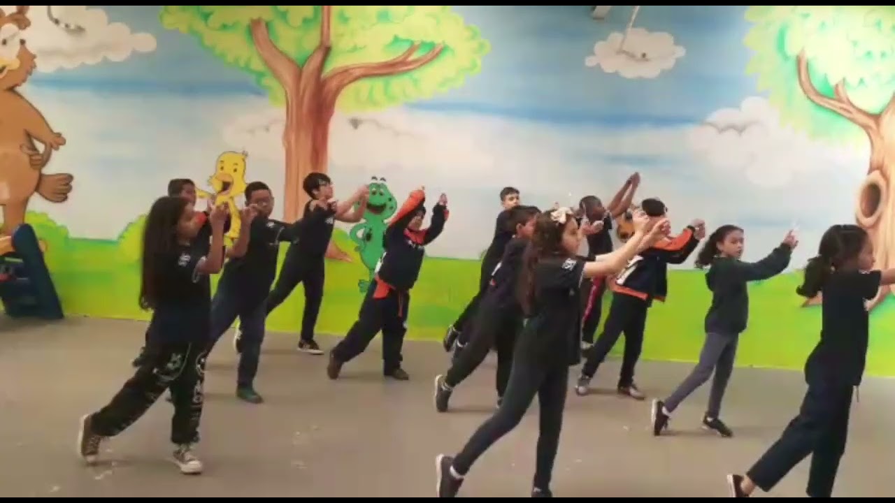 Trabalho de Ritmo e Movimento "Valsa dos cavalos" Estevão Marques  @estevaomarques7578