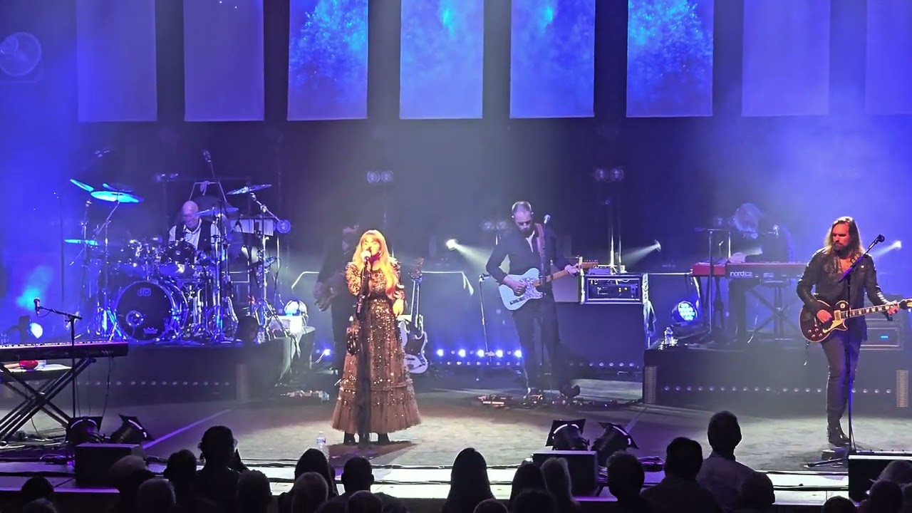 Rhiannon, performed by Rumours Of Fleetwood Mac, Live @Guildford