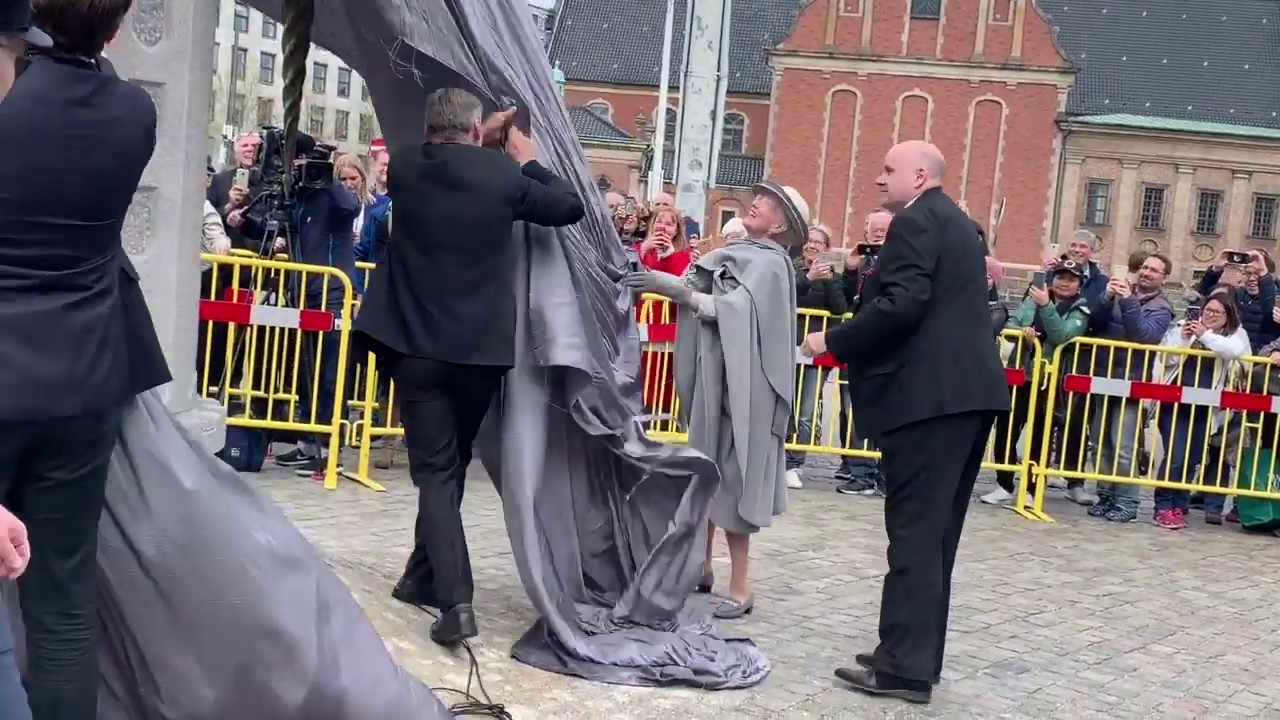 Dronning Margrethe kæmpede hårdt for afsløre statue
