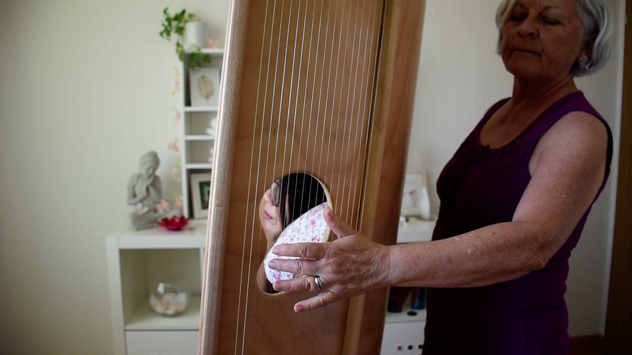 Klangwiege stehend gespielt