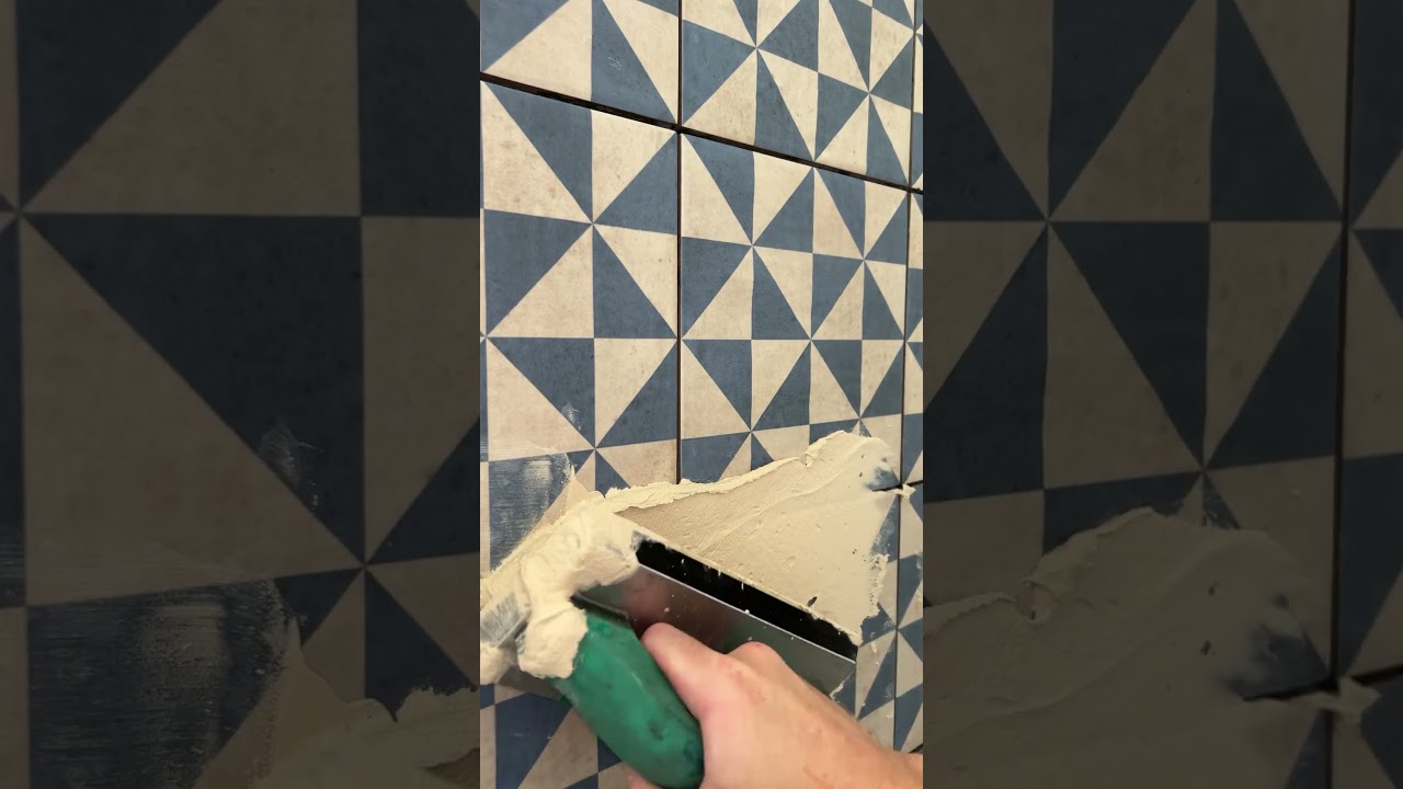 How To Grout Bathroom Tiles #diy #howto #tips