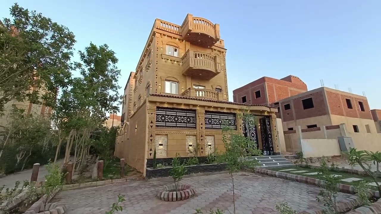 للبيع ڤلا مميزه جداً  3 ادوار ناصية سوبر لوكس