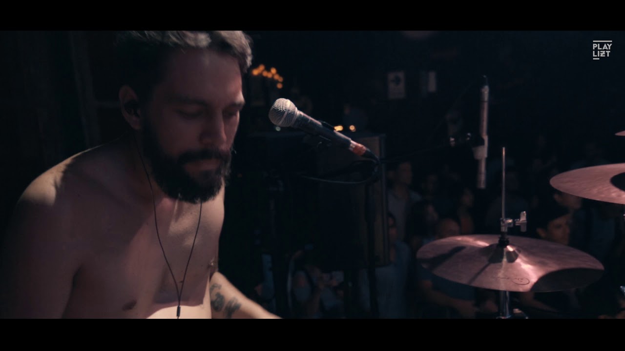 PLAYLIZT - Mundaka - Atrapado Entre la Gente (En vivo desde FUGA)