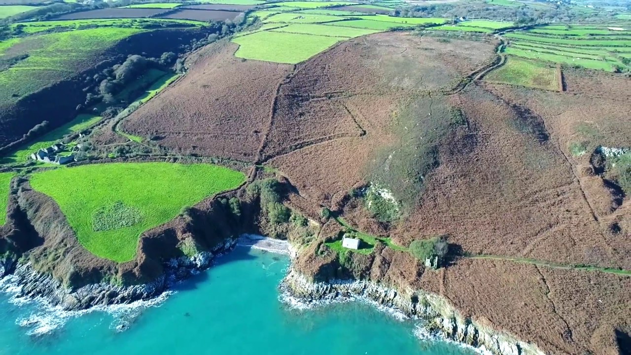 Survol de la Hague (la Baie d'écalgrain, le culeron, Port Racine, Omonville, la Baie de Quervière)