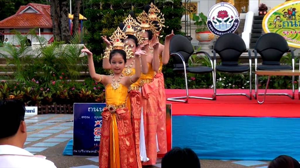 การแสดงครูดีในดวงใจ ถนนเด็กเดิน