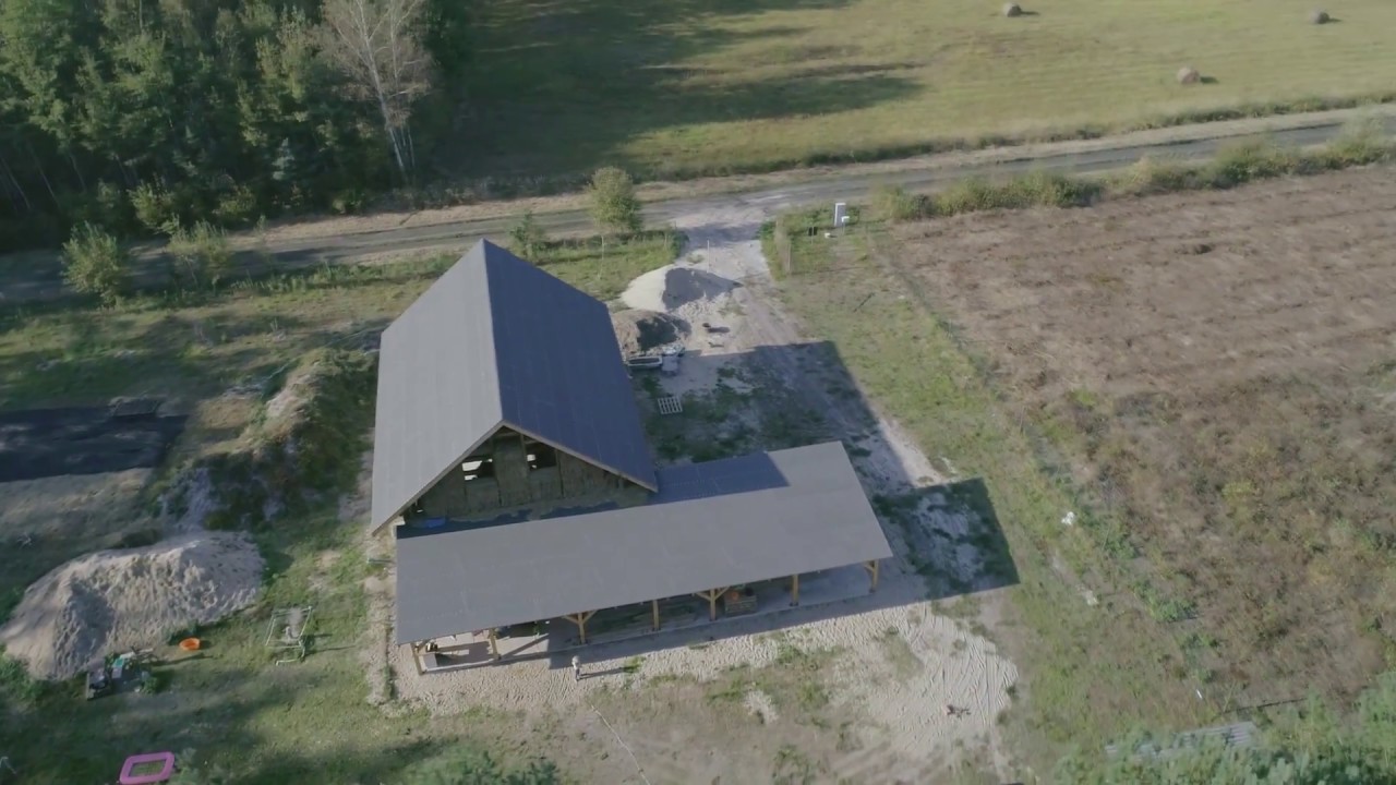 Szumilas z drona - dom strawbale i ogród permakulturowy