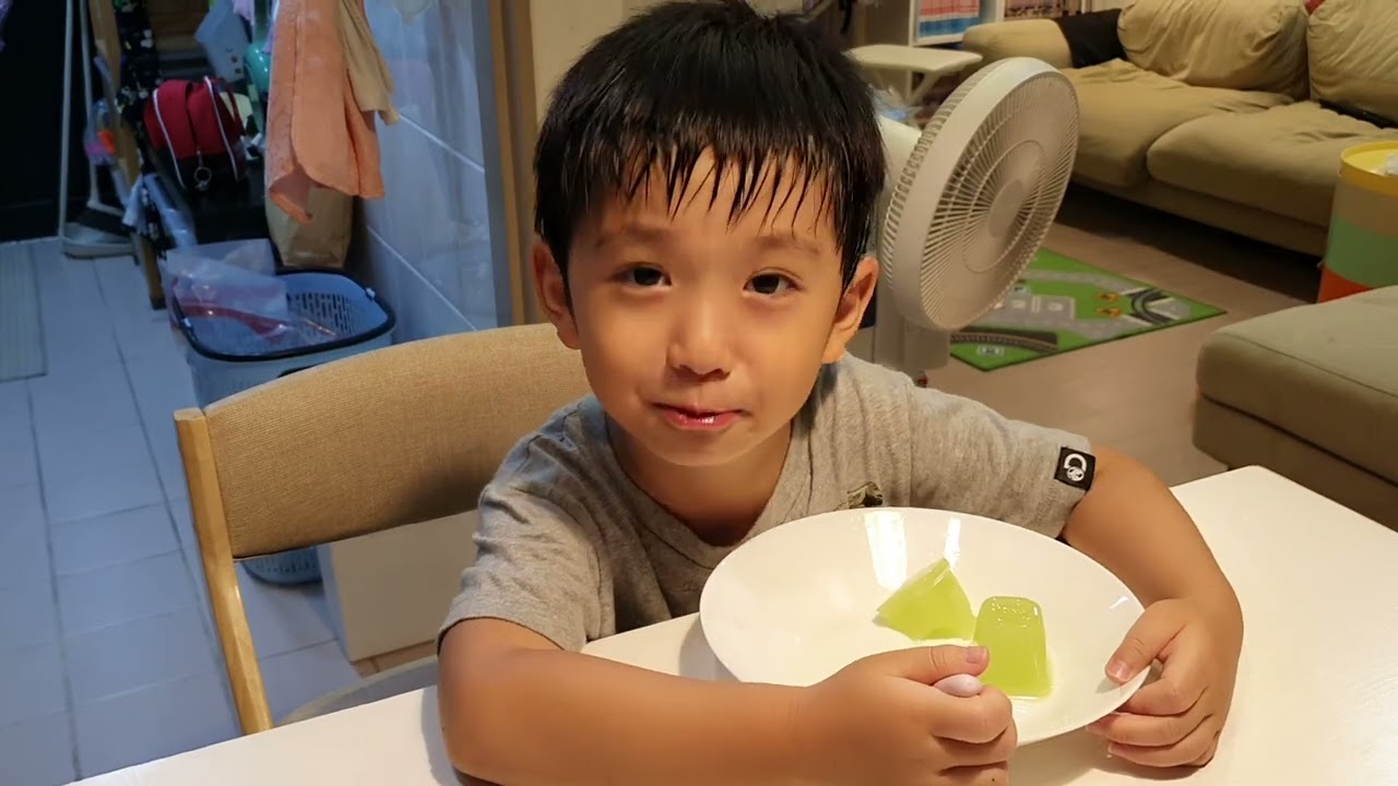 阿嬤沒有說要買它就在我們家了，弟弟：謝謝阿嬤｜咚4y3m21d