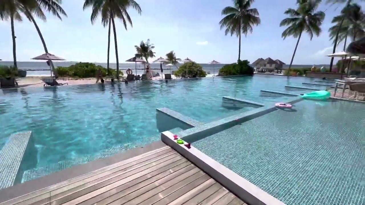 Cora Cora Maldives | Acquapazza Beach Club | Acquapazza restaurant | hotel tour.