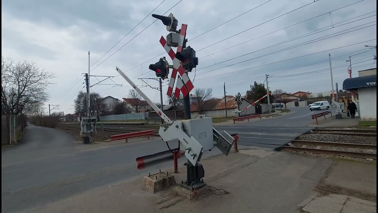 EA 784 la un pas de a spulbera un om în Gara Brănești Sat la roata trenului IR 1587