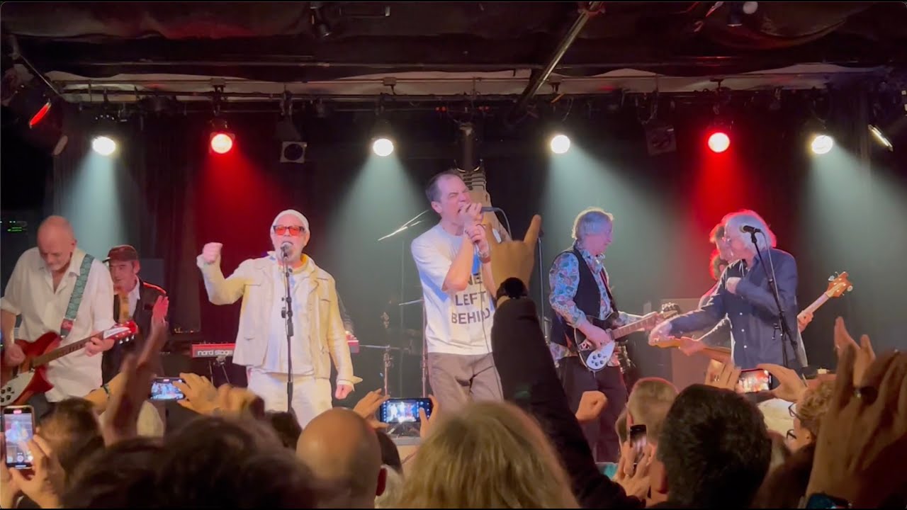 R.E.M. reunite: 