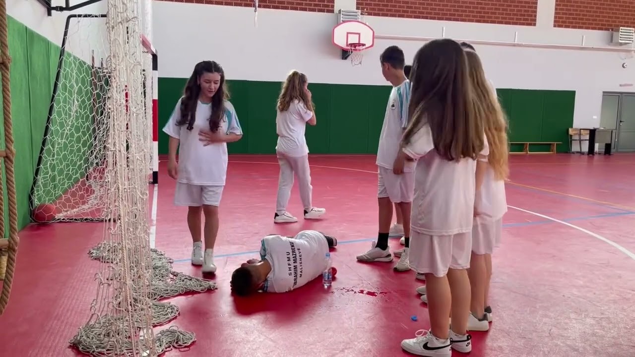 Shfaqje teatrale ,,Rrugëtimi i një adoleshenti”
